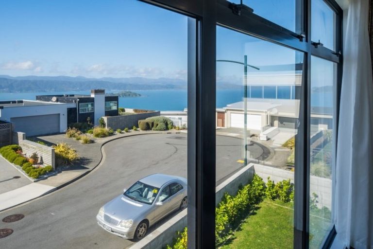 Photo of property in 22 Cromwell Point, Newlands, Wellington, 6037