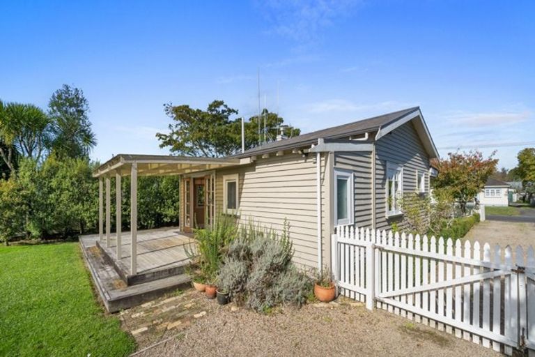 Photo of property in 27 Oxford Street, Fairfield, Hamilton, 3214