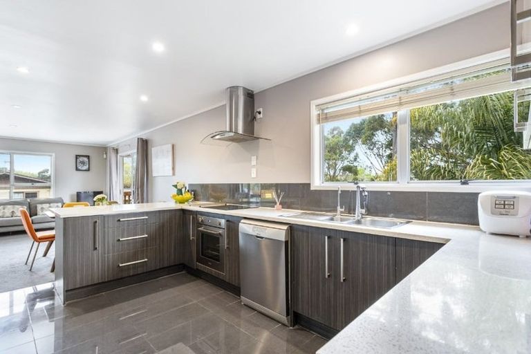 Photo of property in 4 Metcalfe Road, Ranui, Auckland, 0612