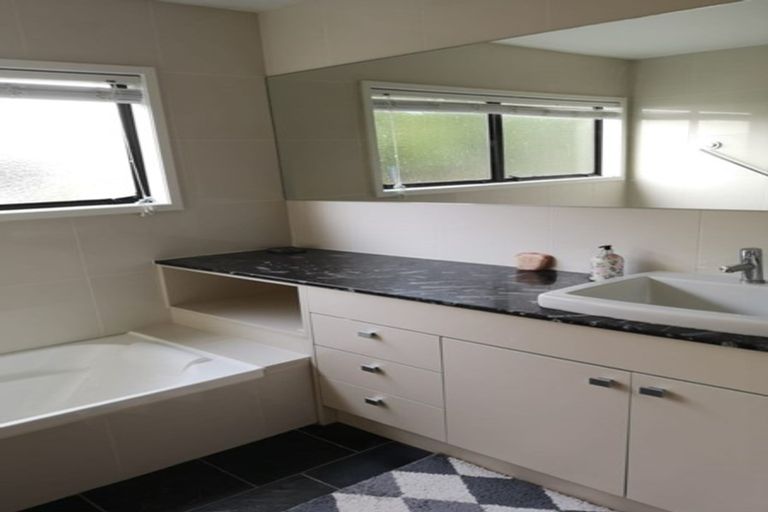 Photo of property in 62 Newhaven Terrace, Mairangi Bay, Auckland, 0630