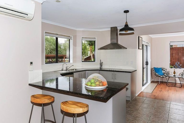 Photo of property in 11 Ina Ville Drive, Pukekohe, 2120