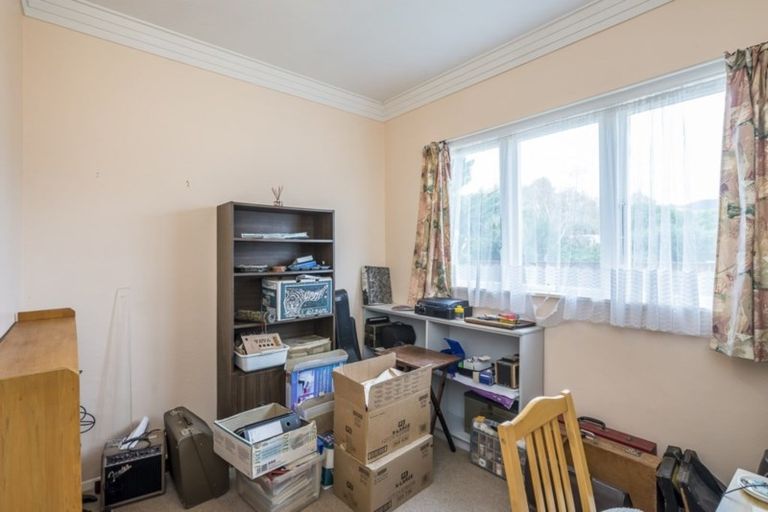 Photo of property in 11 Atarau Grove, Paraparaumu, 5032