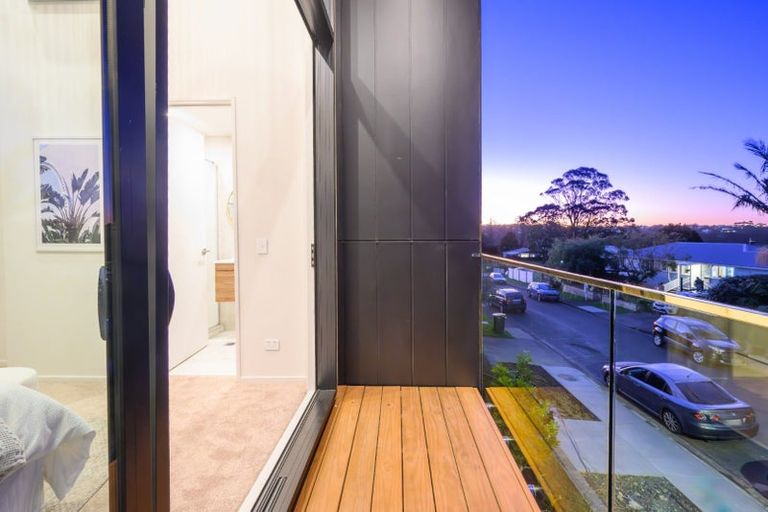 Photo of property in 27b Dawnhaven Drive, Te Atatu Peninsula, Auckland, 0610