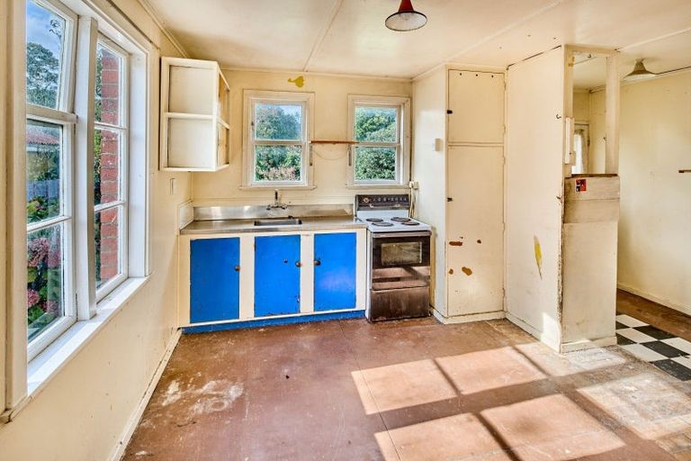 Photo of property in 96 Molesworth Street, Taita, Lower Hutt, 5011