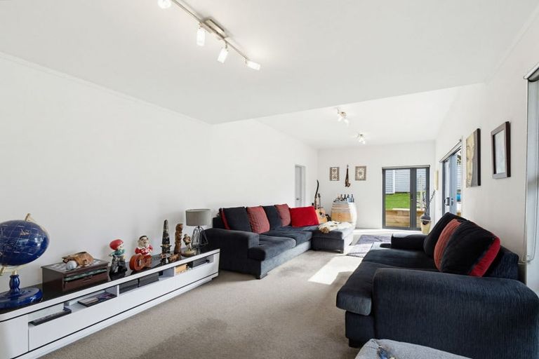 Photo of property in 57 John Dee Crescent, Red Beach, 0932
