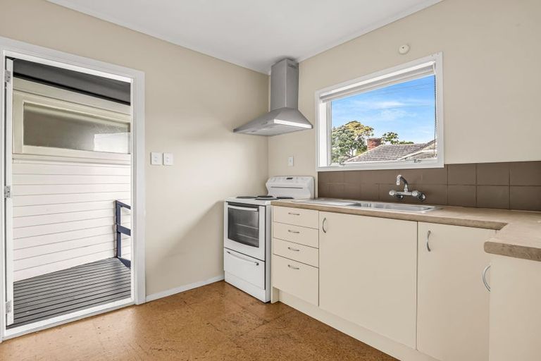 Photo of property in 10 Mackwood Place, Birkdale, Auckland, 0626