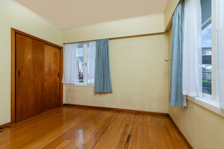 Photo of property in 48 Smythe Road, Henderson, Auckland, 0612