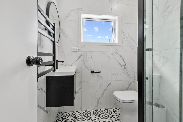 Photo of property in 84 Shaw Road, Oratia, Auckland, 0604