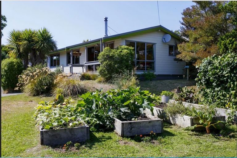 Photo of property in 6 Parata Street, Two Mile Bay, Taupo, 3330