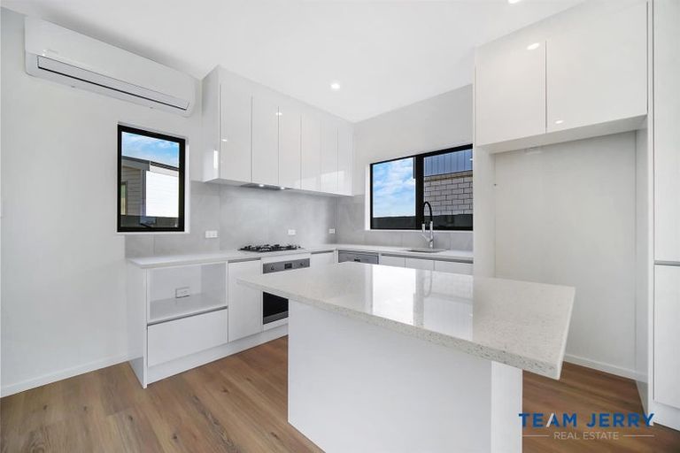 Photo of property in 40b Crestview Rise, Papakura, 2110