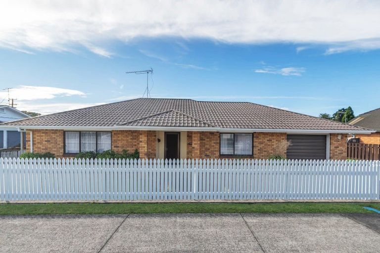 Photo of property in 2/1 Nelson Street, Papakura, 2110