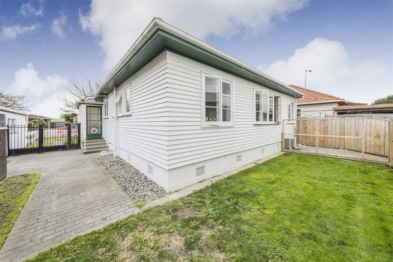 Photo of property in 25 Ihle Street, Terrace End, Palmerston North, 4410