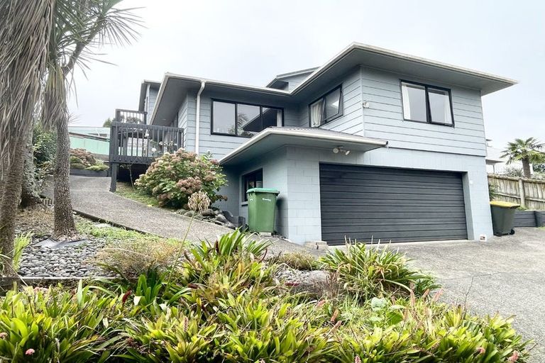 Photo of property in 17 Blethyn Place, Te Atatu South, Auckland, 0610