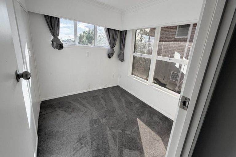 Photo of property in 1/166 East Coast Road, Forrest Hill, Auckland, 0620