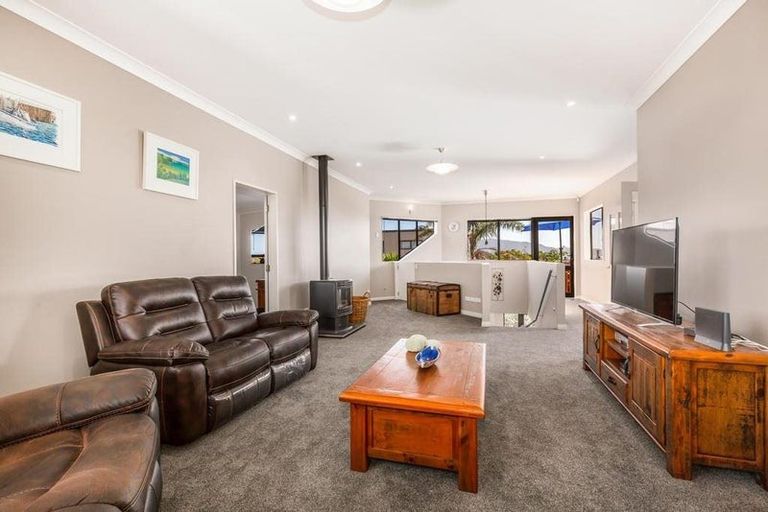 Photo of property in 5 Shearwater Rise, Paraparaumu Beach, Paraparaumu, 5032