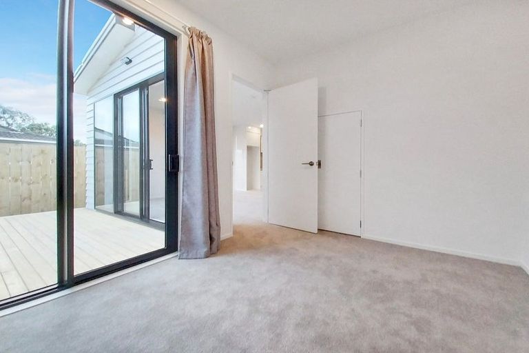 Photo of property in 4/535 Swanson Road, Ranui, Auckland, 0612