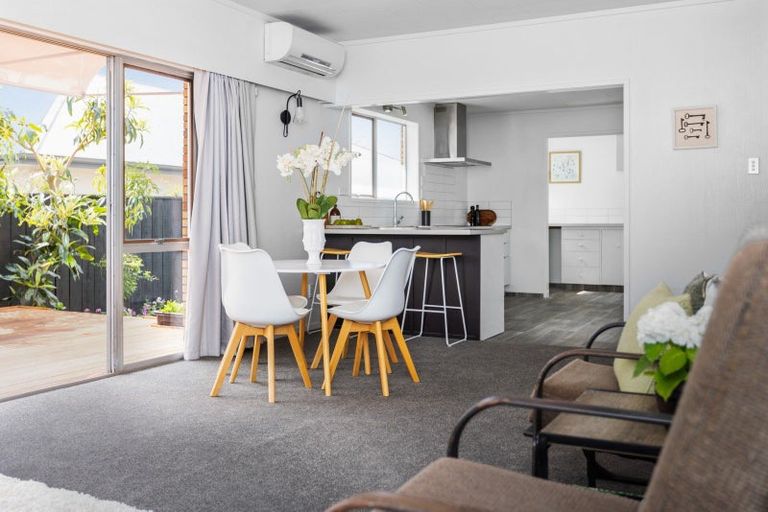 Photo of property in 2/6 Lindsay Street, Havelock North, 4130