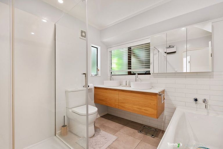 Photo of property in 5b Ranikhet Way, Khandallah, Wellington, 6035