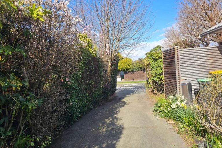 Photo of property in 51 Grahams Road, Ilam, Christchurch, 8041