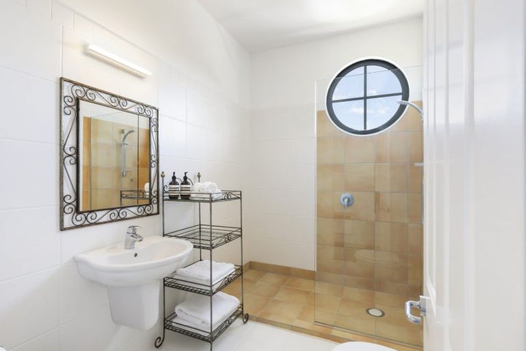 Photo of property in 12 Upland Road, Kelburn, Wellington, 6012