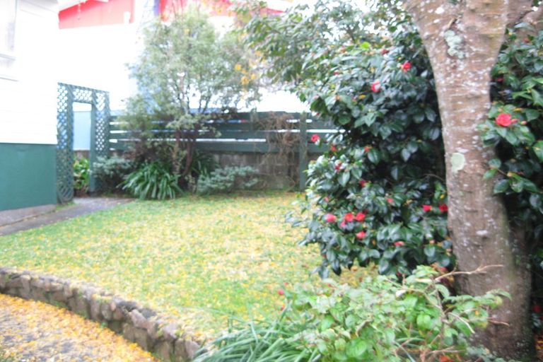 Photo of property in 215 Dowse Drive, Maungaraki, Lower Hutt, 5010