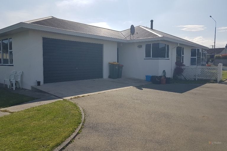 Photo of property in 19 Timaru Road, Waimate, 7924