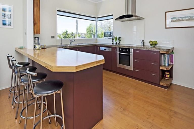 Photo of property in 8 Towra Place, Botany Downs, Auckland, 2010