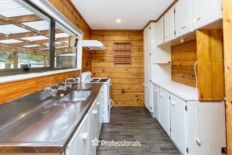 Photo of property in 6 Edmund Lomas Grove, Birchville, Upper Hutt, 5018