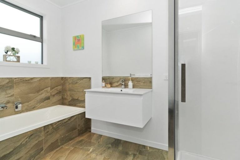 Photo of property in 18 Oka Street, Papamoa Beach, Papamoa, 3118