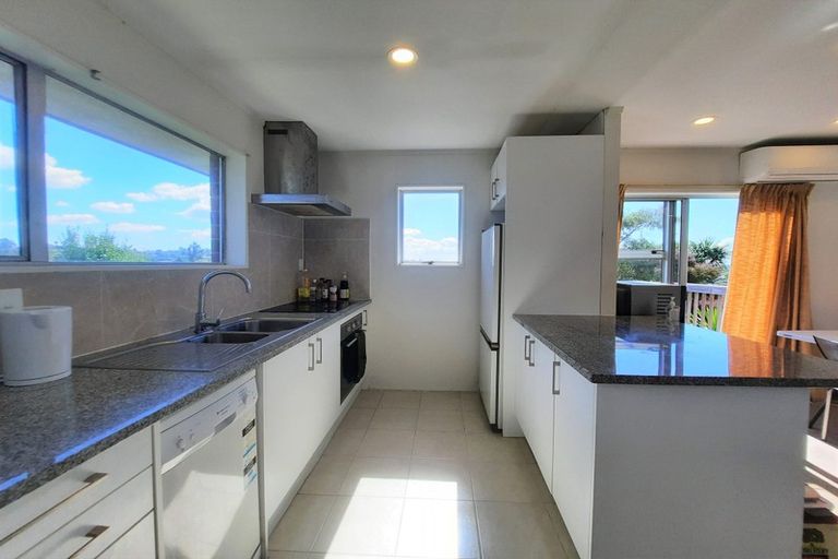 Photo of property in 1/27 Shanaway Rise, Hillcrest, Auckland, 0627