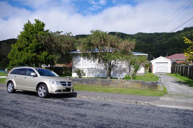 Photo of property in 33 Karaka Street, Wainuiomata, Lower Hutt, 5014