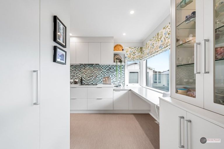 Photo of property in 18 Holyoake Crescent, Avalon, Lower Hutt, 5011