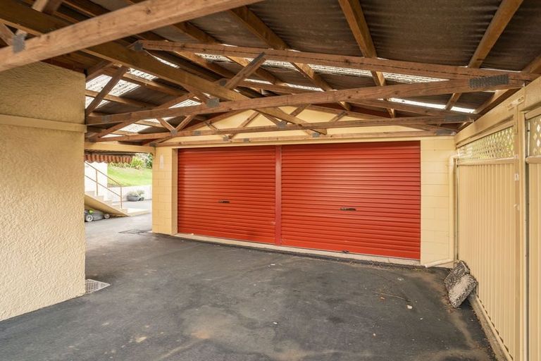 Photo of property in 122 Easther Crescent, Kew, Dunedin, 9012