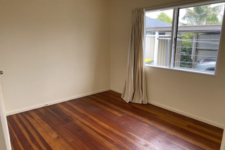 Photo of property in 1/332 Rangatira Road, Beach Haven, Auckland, 0626
