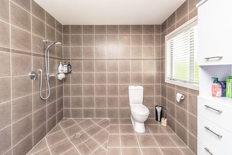 Photo of property in 18 Golf Vue Place, Castlecliff, Whanganui, 4501