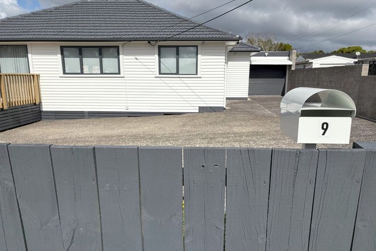 Photo of property in 9 Grainger Road, Te Atatu South, Auckland, 0610