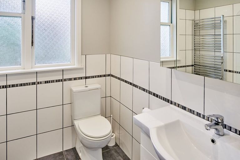 Photo of property in 30 Pukatea Street, Eastbourne, Lower Hutt, 5013