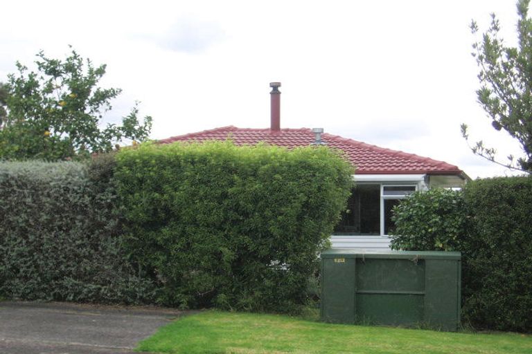Photo of property in 2 Seakens Way, Glen Eden, Auckland, 0602