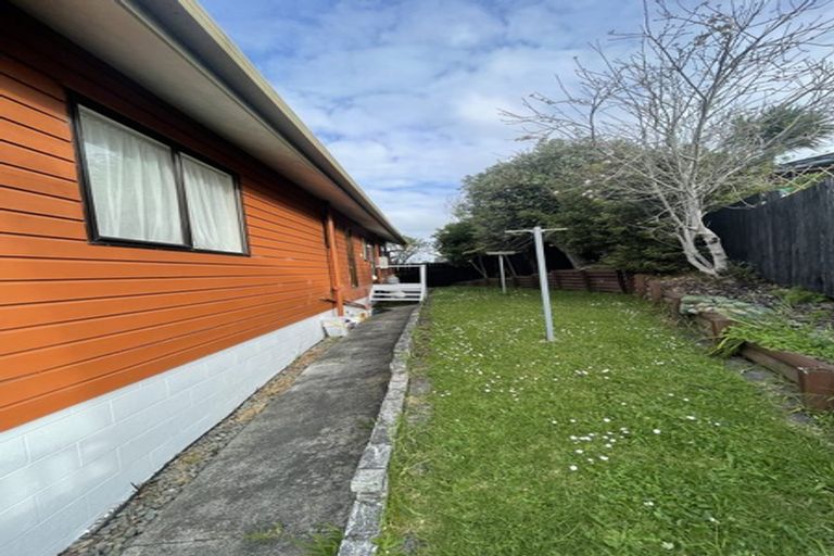Photo of property in 2/13 Naviti Place, Browns Bay, Auckland, 0630