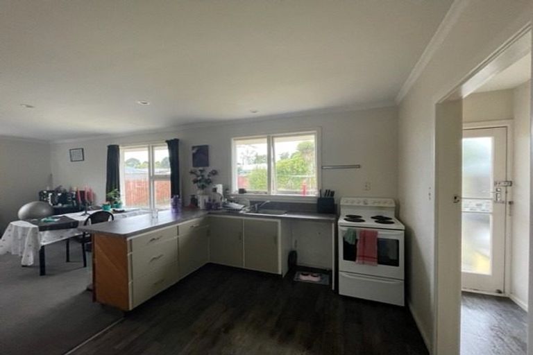 Photo of property in 16 Eglinton Street, Avondale, Christchurch, 8061