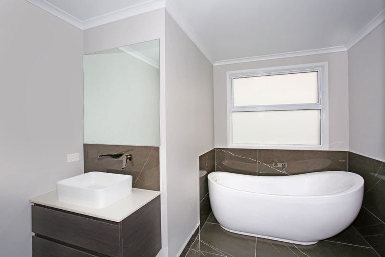 Photo of property in 1 Te Paahi Avenue, Waiuku, 2123