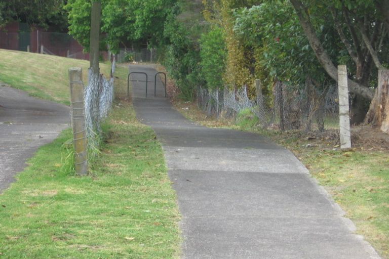 Photo of property in 28 Camrose Place, Glenfield, Auckland, 0629