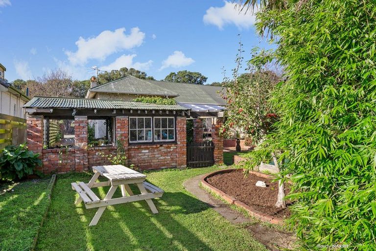 Photo of property in 36 Monorgan Road, Strathmore Park, Wellington, 6022