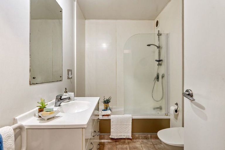 Photo of property in 17/3 Kelvin Grove, Te Aro, Wellington, 6011