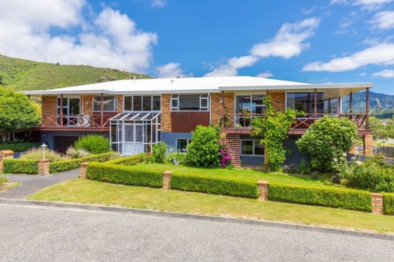 Photo of property in 12 Matai Place, Waikawa, Picton, 7220