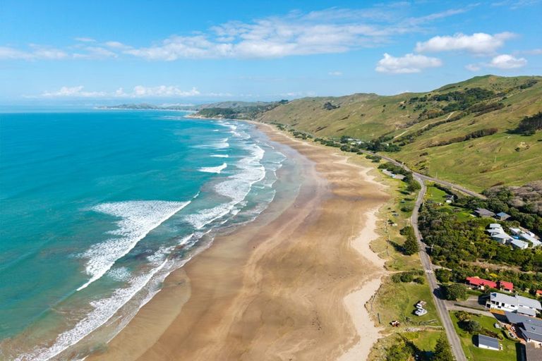 Photo of property in 14 Makorori Beach Road, Makorori, Gisborne, 4073