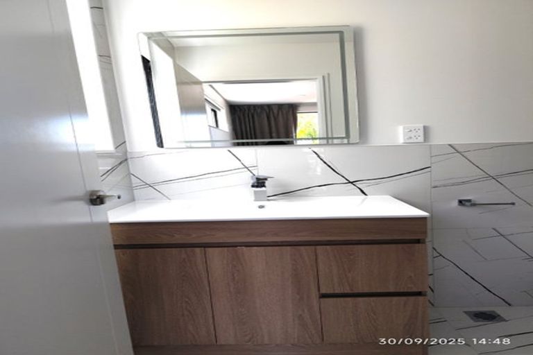 Photo of property in 4 Chatsworth Crescent, Pakuranga Heights, Auckland, 2010