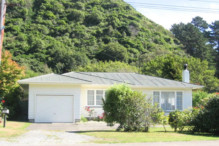 Photo of property in 32 Maymorn Road, Te Marua, Upper Hutt, 5018
