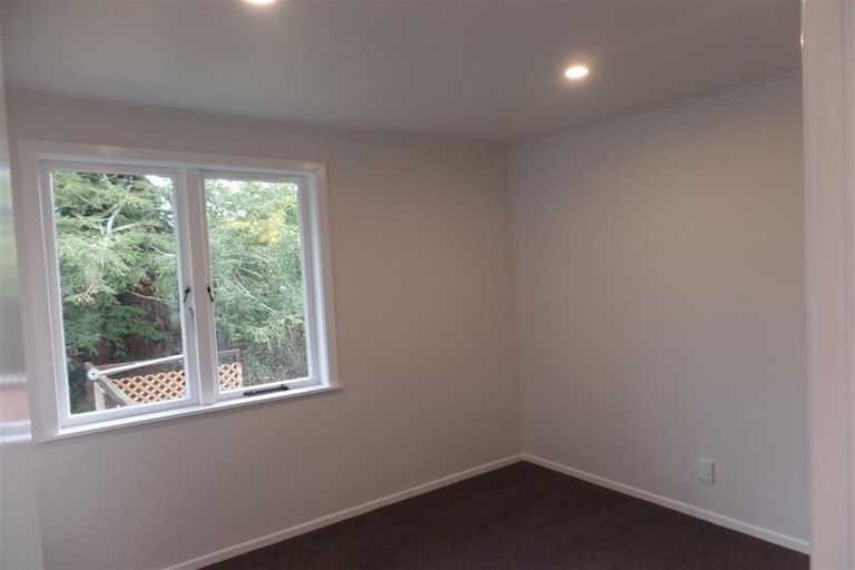 Photo of property in 16 Trojan Crescent, New Lynn, Auckland, 0600