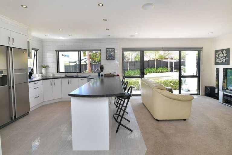 Photo of property in 8 Hobie Court, West Harbour, Auckland, 0618